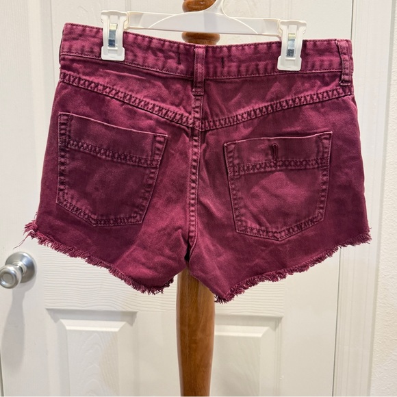 Free People Cut Off Short Harlo Denim Maroon Purple Distressed Sz 25 Baddy core - Picture 4 of 11